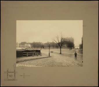 Helsinki 1898, Kasarmitori. Fabianinkatu 13, 15, 17, 19. Eteläinen Makasiinikatu 5. Pohjoinen Makasiinikatu 5. - G16207 (hkm.HKMS000005-km0000m96c)