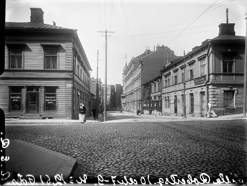 Helsinki 1900, Pieni Roobertinkatu 7, 9, 10, 11, 13. Korkeavuorenkatu 20, 22. - N1261 (hkm.HKMS000005-km0000mi1s)