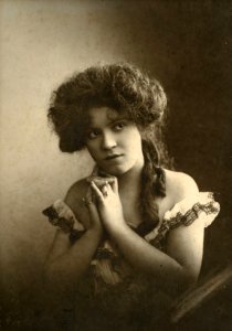 Helen Wright, stage actress (SAYRE 11234)