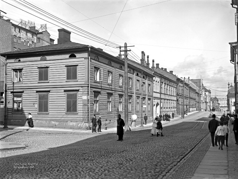 Helsinki, Kasarmikatu 30, 32, 34, 36, 38 Pieni Roobertinkatu 1 - N99 (hkm.HKMS000005-000000am)