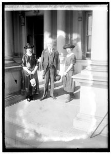 Helen Kenyon, Secty Hughes, Mary O. Wallace, 10-(14-21) LCCN2016845718