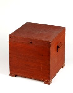 Hemgjord nattstol (potta) i form av låda i rödmålad furu från 1800-talet - Skoklosters slott - 95291