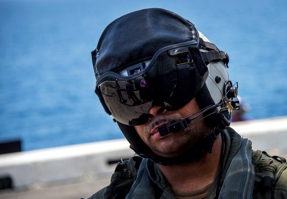 Helicopter Mine Countermeasures Squadron (HM) 15 140626-N-NI474-112