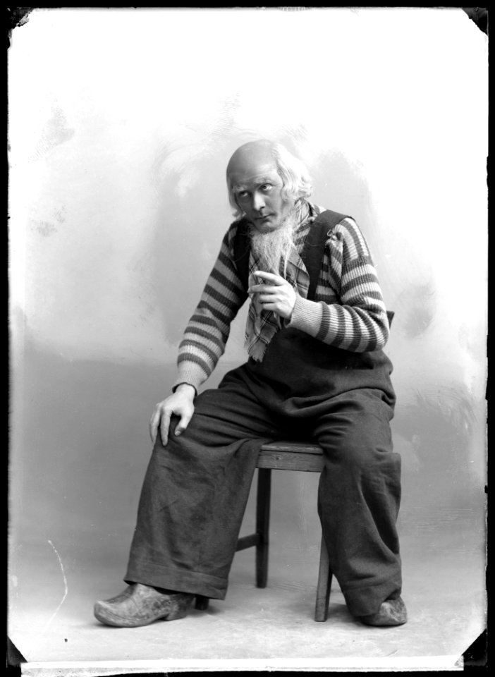 Helge Karlsson, actor, in unknown performance - SMV - GK004