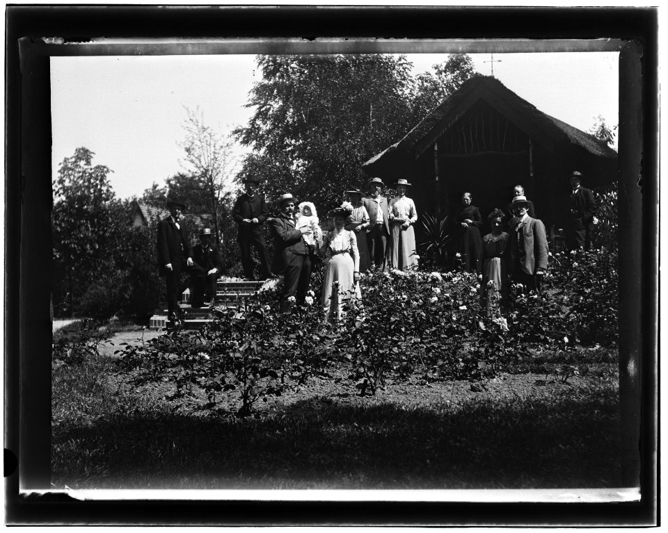 Hendrik Olie, Henry Daam, Miep Daam-Olie, Frits Olie, Christina (Stijntje) Jacob Olie (max res)
