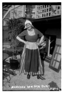 Hendrika Van Der Flier (in Dutch costume) LCCN2014702807