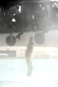 Helicopter dive insertion, RIMPAC 2014 140717-N-MF909-398