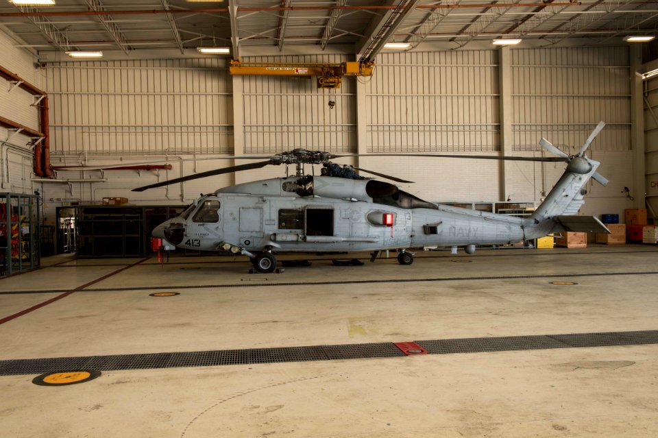 Helo Maintenance 150121-N-IC565-014