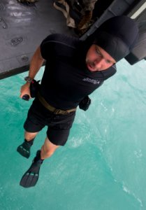 Helicopter insertion familiarization, RIMPAC 2014 140717-N-GO855-136