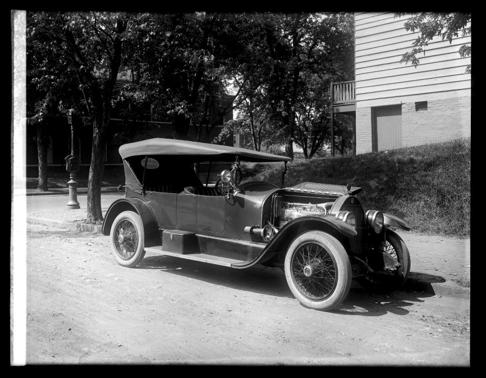 Henno, Sales Co., Stutz LCCN2016852128