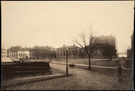 Helsinki 1898, Kasarmitori. Fabianinkatu 13, 15, 17, 19. Eteläinen Makasiinikatu 5. Pohjoinen Makasiinikatu 5. - G16139 (hkm.HKMS000005-km0000m8ji)