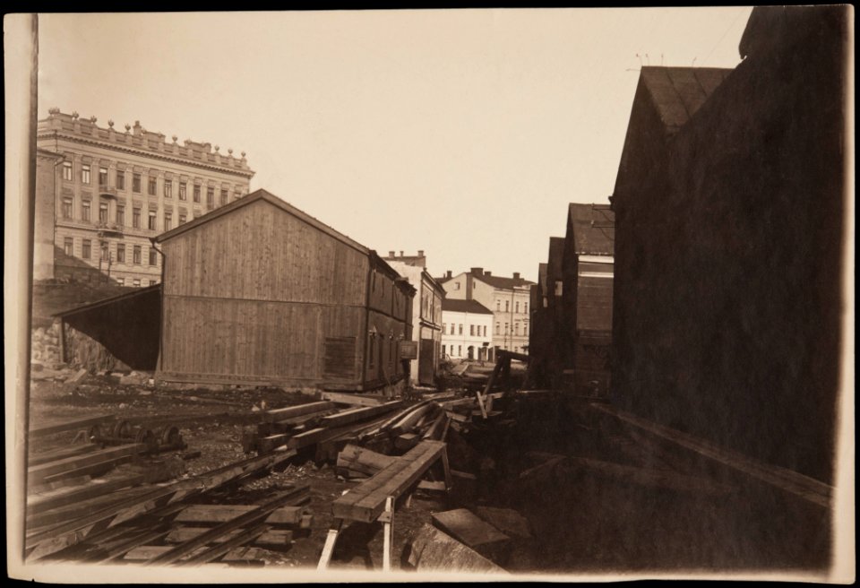 Helsinki 1898, Laivasillankatu. Makasiinilaituri. Eteläranta 2, 6, 8. - G16077 (hkm.HKMS000005-km0000m7xq)