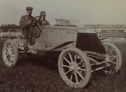 Henri Farman, sur Panhard 100 hp en 1904