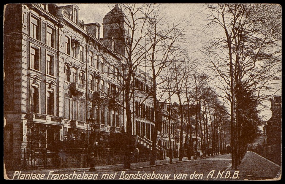Henri Polaklaan (voormalige Plantage Franselaan) met het bondsgebouw van de diamantbewerkersbond. Uitgave A. Vigevano, Amsterdam, Afb PBKD00154000001