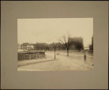 Helsinki 1898, Kasarmitori. Fabianinkatu 13, 15, 17, 19. Eteläinen Makasiinikatu 5. Pohjoinen Makasiinikatu 5. - G16206 (hkm.HKMS000005-km0000m96a)