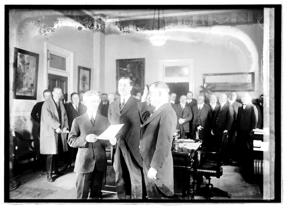 Henry C. Wallace swearing in, (3-5-21) LCCN2016844984