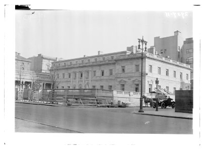 Henry Clay Frick's home at 70th and Madison Avenue, New York City LCCN2014694998