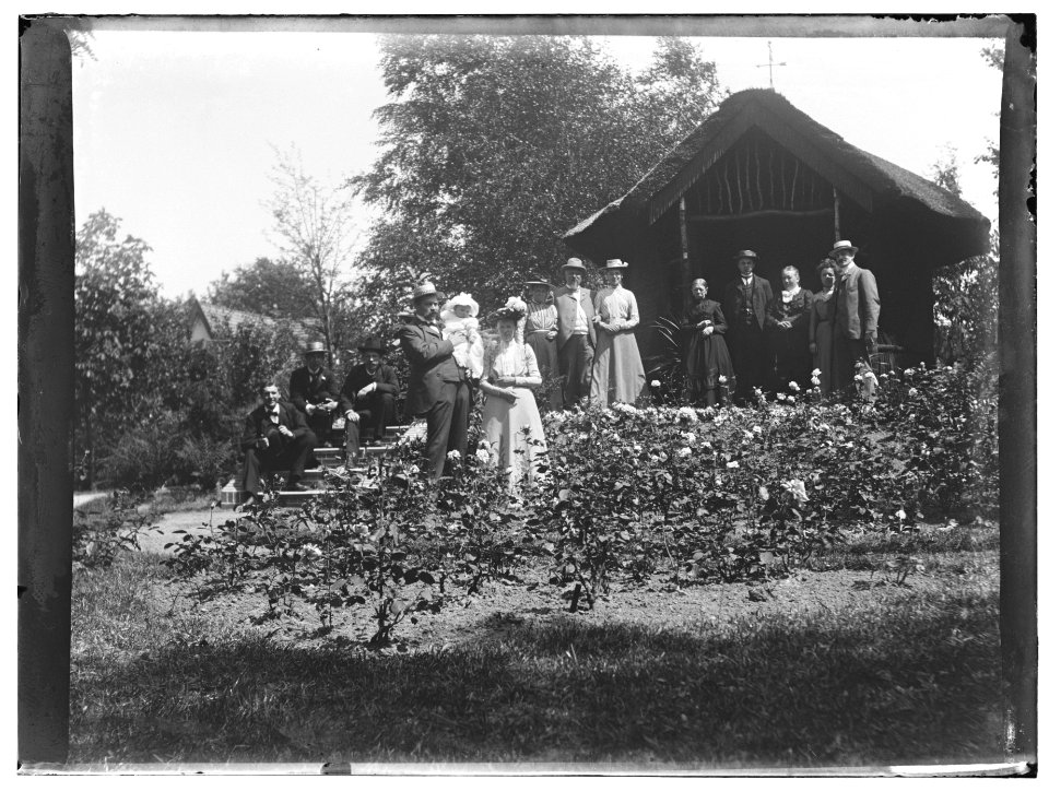 Hendrik Olie, Henry Daam, Miep Daam-Olie, Frits Olie, Christina (Stijntje), foto 1 Jacob Olie (max res)