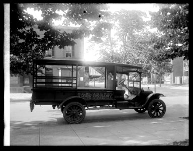 Henno, Sales Co., black truck LCCN2016852129