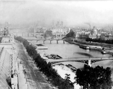 Henri Giffard's balloon over Seine bridges, Paris, 1878
