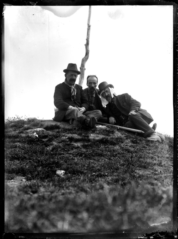 Henri La Fontaine durant une excursion en montage