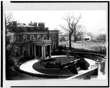 Henry White residence, 1624 Crescent Place, N.W., Washington, D.C.) - photo by Harris & Ewing LCCN91720448