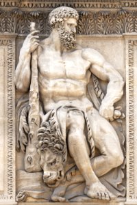 Herakles Roland Cour Carrée Louvre