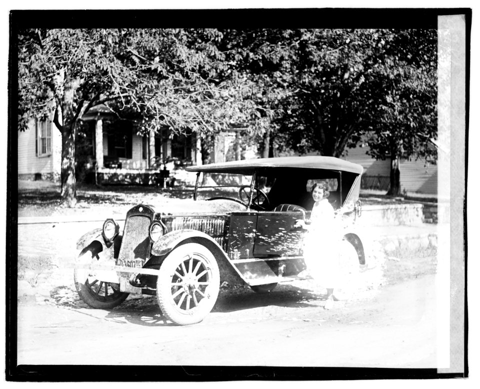 Herald Tour, Staunton, Mitchell cars LCCN2016828813