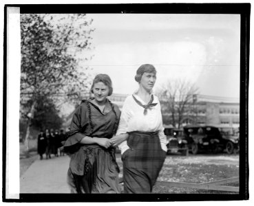 Herald war workers LCCN2016829116