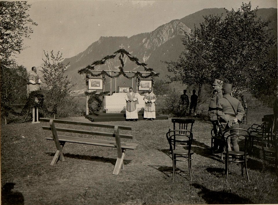 Henselfeier am 17. Mai 1916, (Feldmesse) aufgenommen am 17. Mai 1916 (BildID 15472828)