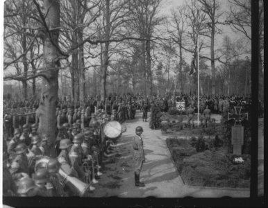 Herdenking Grebbeberg - Fotodienst der NSB - NIOD - 99158
