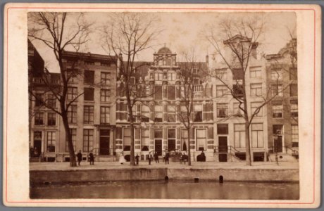 Herengracht 168-176 (van rechts naar links) Nummer 170-172 is het zogenaamde Bartolottihuis