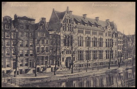 Herengracht 171-185. Op nr. 179 de Associatie Cassa. uitgave A.J. Nuss, Amsterdam, Afb PBKD00289000011