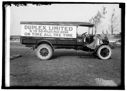 Herald tours, Frederick fair, duplex truck LCCN2016822115 photo