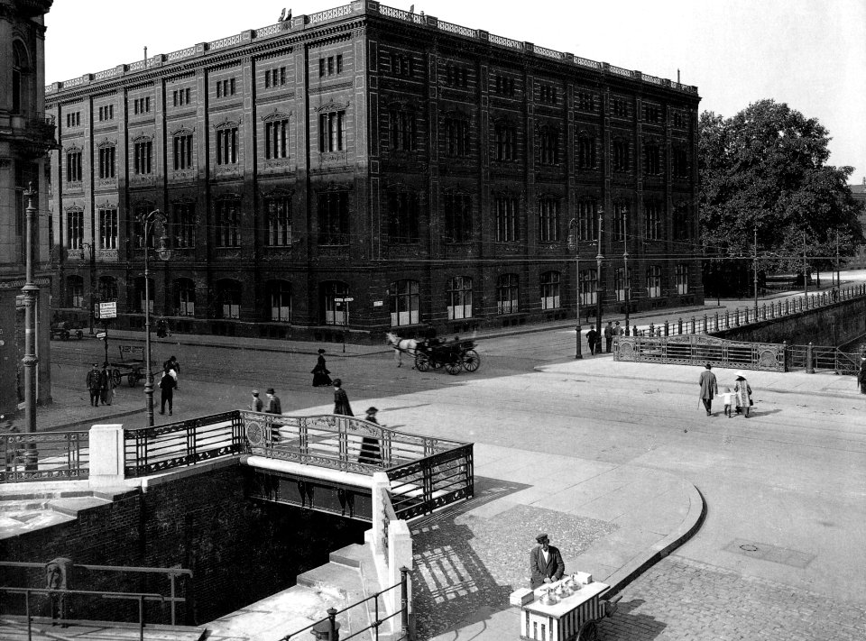 Hermann Rückwardt - Schleusenbrücke und Bauakademie (1915)