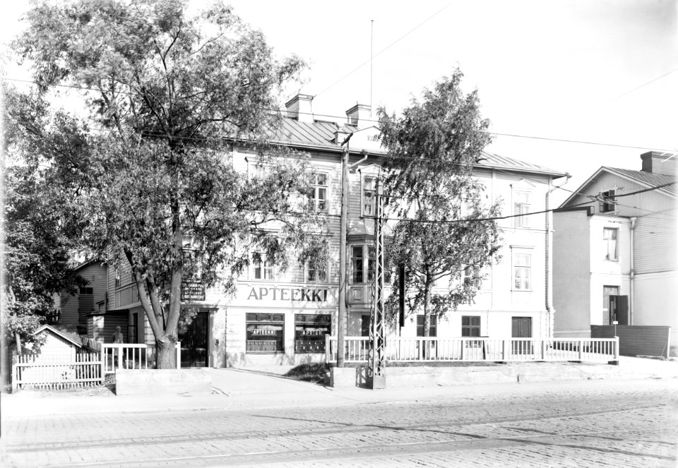 Hermannin apteekki osoitteessa Itäinen Viertotie 73 (nyk. Hämeentie 73) - N25321 (hkm.HKMS000005-km0000oms8)