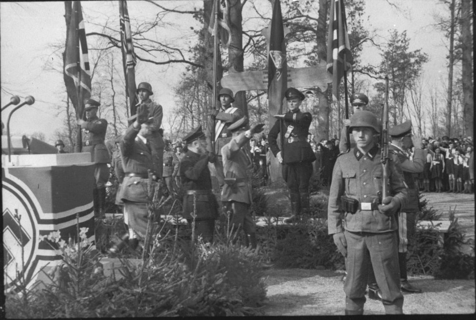 Herdenking Grebbeberg - Fotodienst der NSB - NIOD - 99162