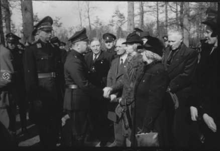 Herdenking Grebbeberg - Fotodienst der NSB - NIOD - 99180
