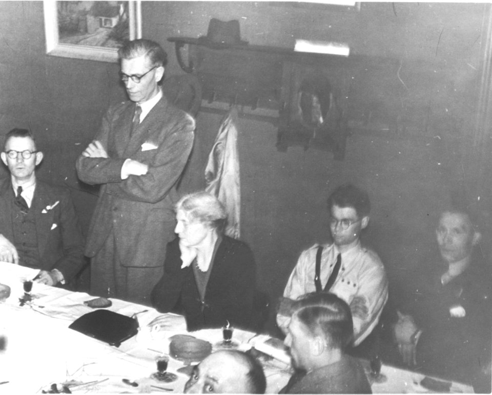 Herdenking internering - Fotodienst der NSB - NIOD - 63508