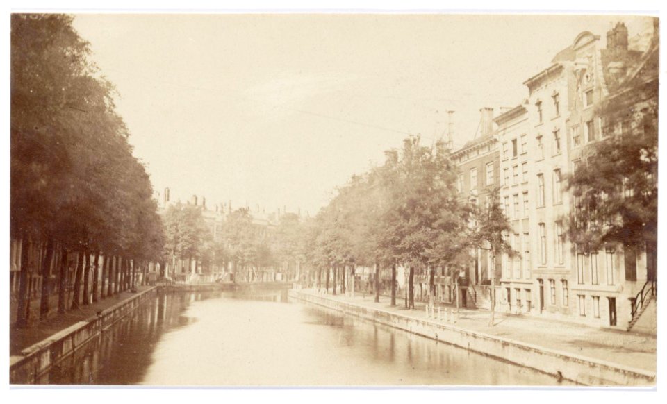 Herengracht 505-503-501 en lager, gezien vanaf brug nr. 30 bij Vijzelstraat in noordwestelijke richting