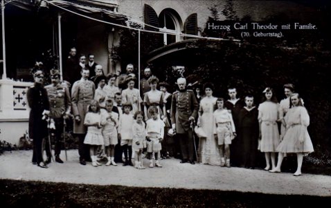 Herzog Carl Theodor mit Familie