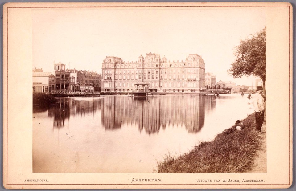 Het Amstel Hotel gezien vanaf de latere Stadhouderskade, Afbeeldingsbestand 010005000994