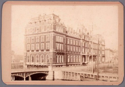 Het Amstel Hotel gezien vanaf de Mauritskade