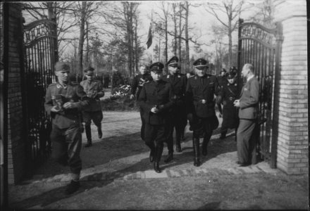 Herdenking Grebbeberg - Fotodienst der NSB - NIOD - 99193