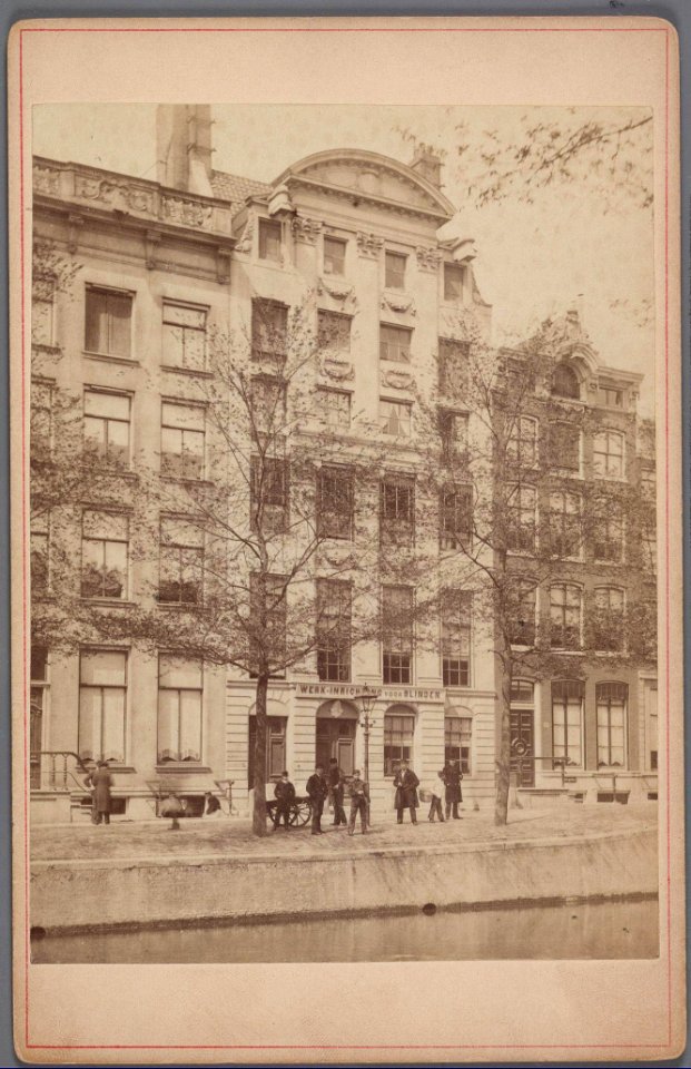 Herengracht 190-194 (vrnl) Op nummer 192 het huis De Koning van Polen, in gebruik bij de Werkinrichting voor Blinden