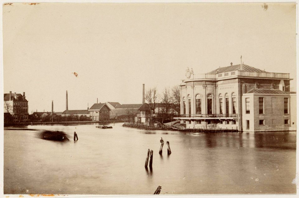 Het gebouw van de sociëteiten 'Bellevue' en 'Concordia' aan de Singelgracht (Leidsekade), later 'Maison Stroucken'-001