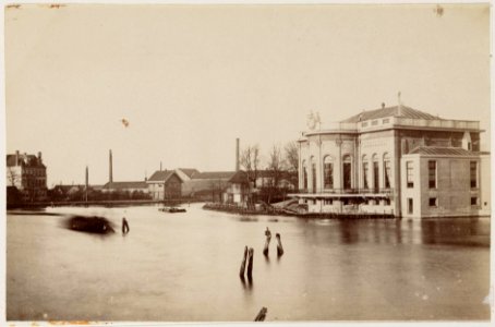 Het gebouw van de sociëteiten 'Bellevue' en 'Concordia' aan de Singelgracht (Leidsekade), later 'Maison Stroucken'-001
