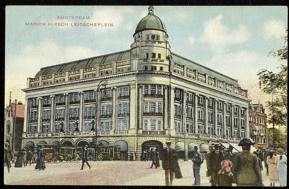 Het Hirsch-gebouw, Leidseplein 23-39 en links Kleine-Gartmanplantsoen 2. Uitgave J.H. Schaefer, Amsterdam, Afb ANWU01712000006