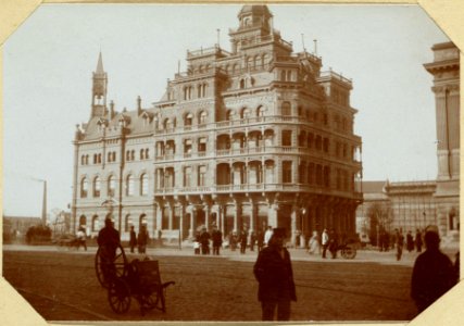 Het Leidseplein, ziende op het voormalige American Hotel en de brandweerkazerne