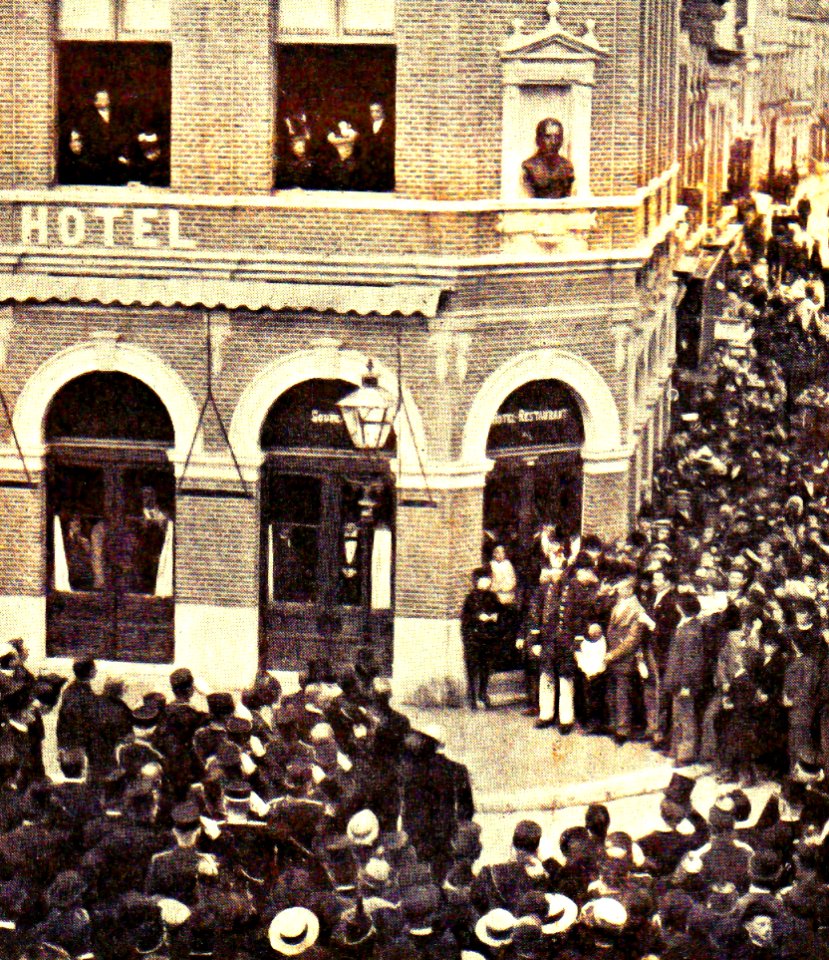 Het ogenblik der onthulling van de buste te Breda op 17 juli 1897